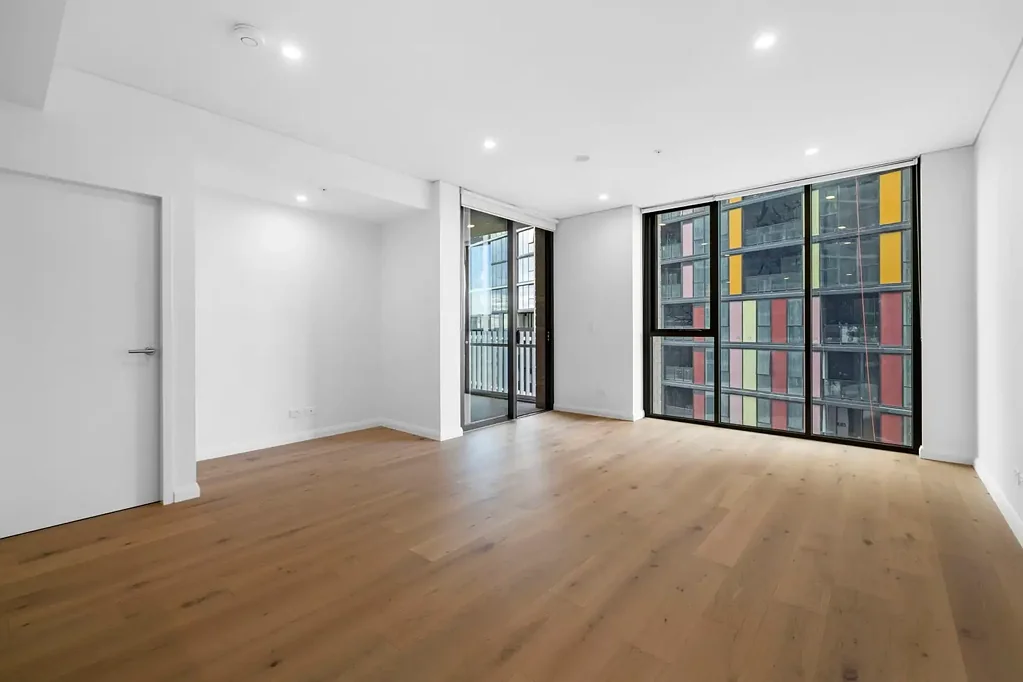ELEGANT NEW 2-BEDROOM APARTMENT RIGHT NEXT TO THE SHOWGROUND METRO! - 1 WEEKS RENT FREE!