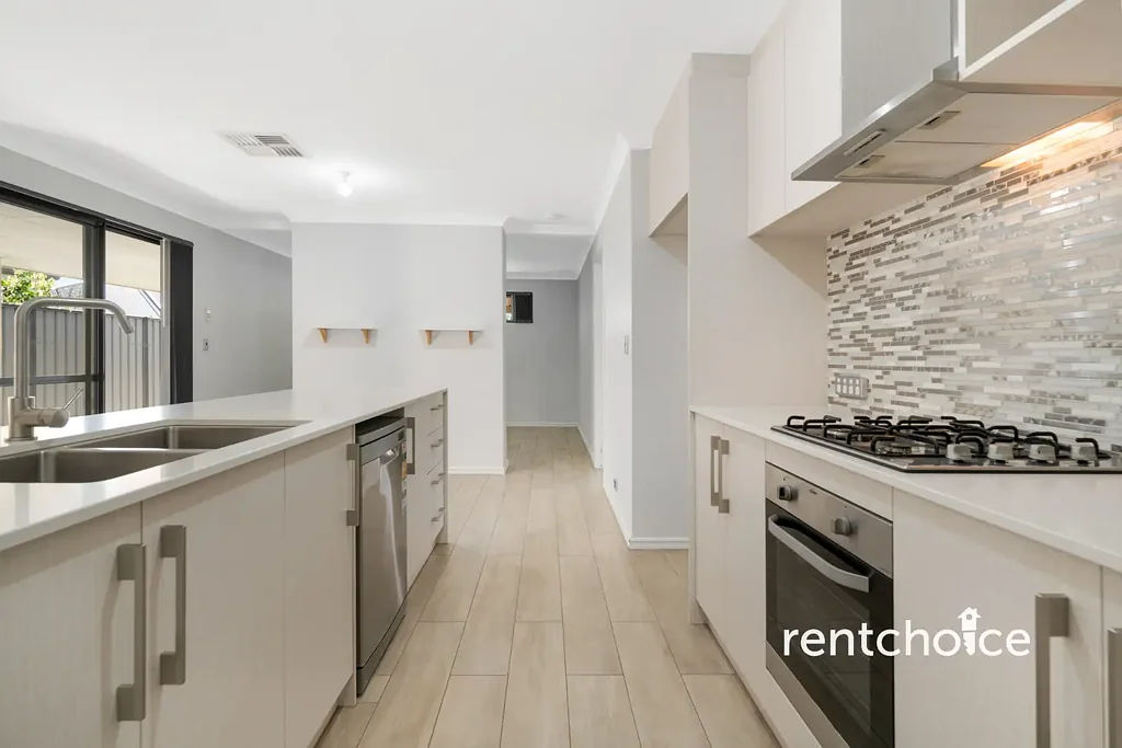 Modern Family Home, in Prime Byford Location!