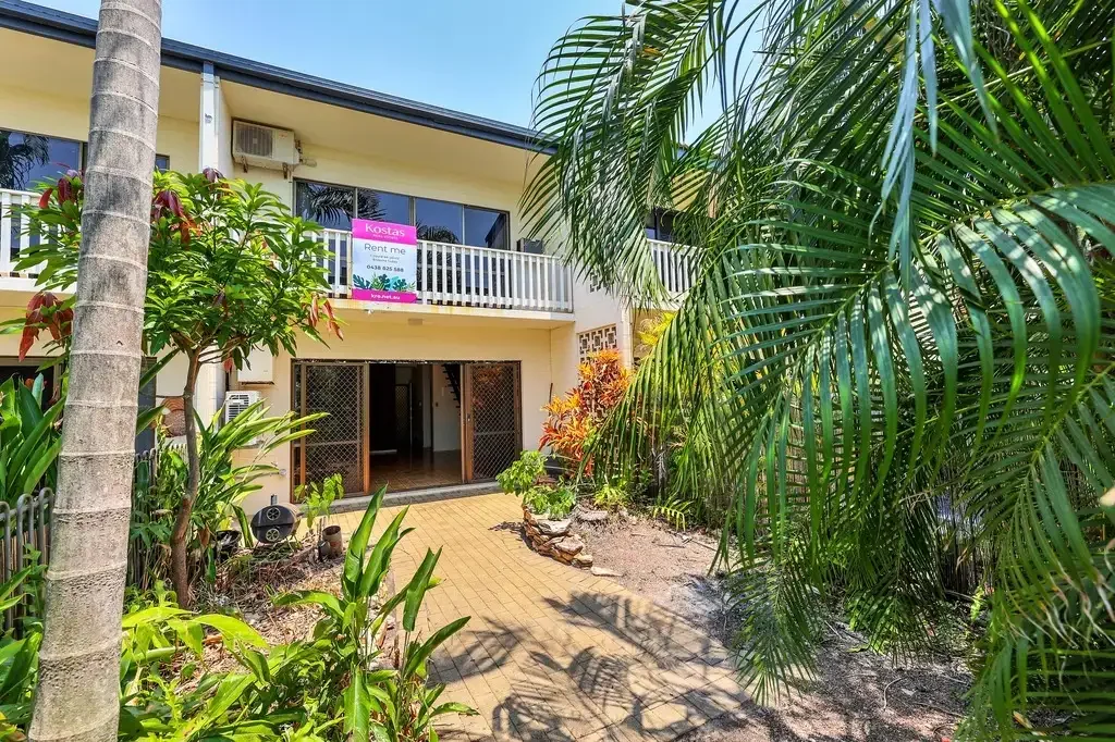 Foreshore Townhouse Living With Water Views
