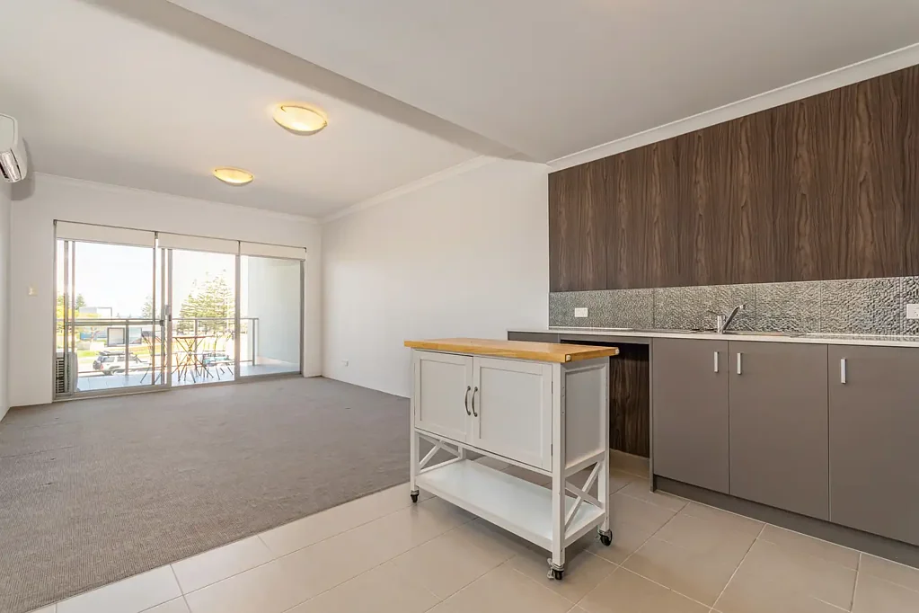 BEAUTIFUL 2X2 IN GREAT LOCATION