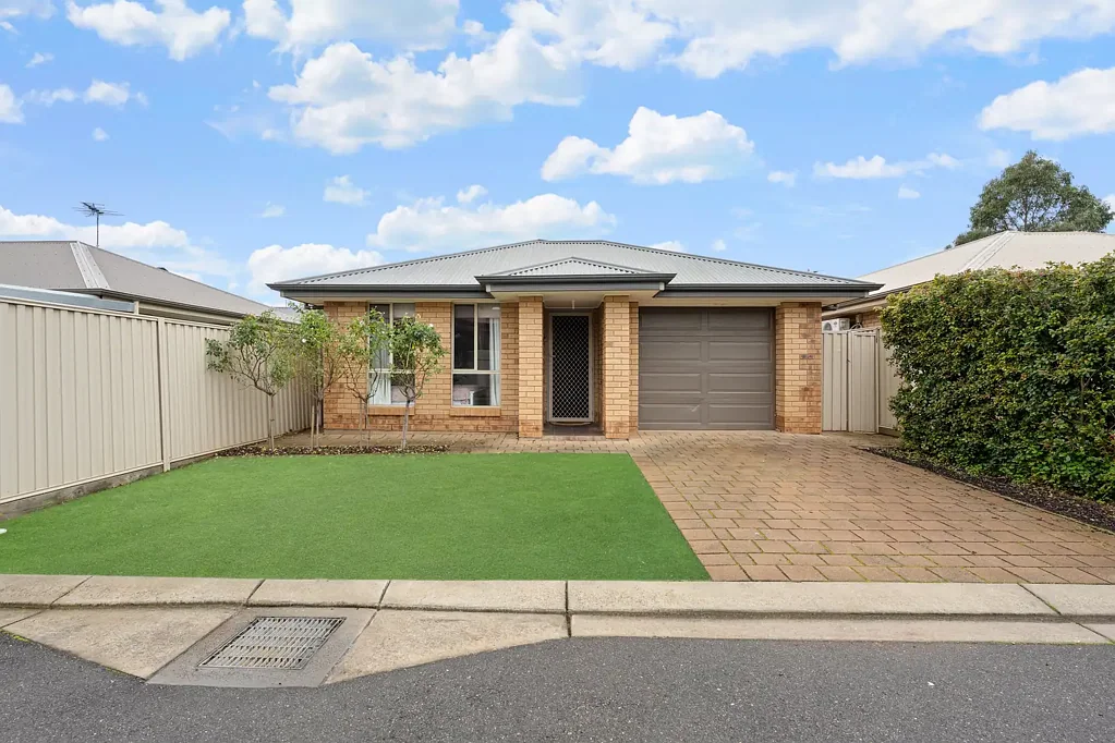 Smithfield 3غرفة نوم Neat & Sensible Courtyard Home in Secluded Smithfield!