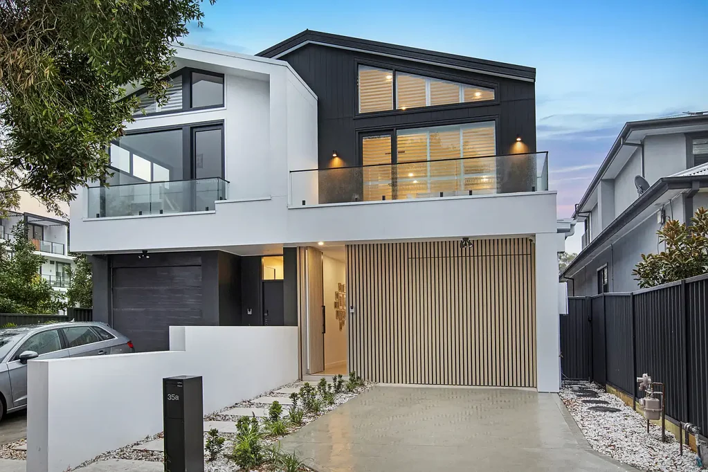 Botany 4Phòng ngủ Spacious New Duplex in Sought-After Parkside Cul-De-Sac