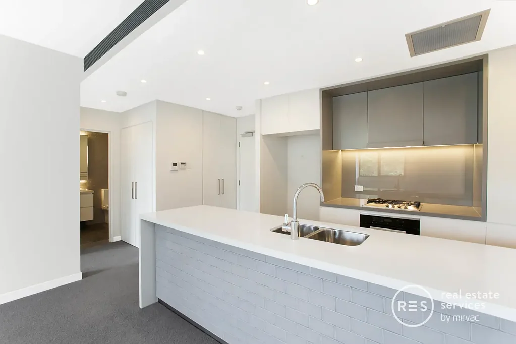 Sunny 2-Bedroom Apartment with Parking in Harold Park