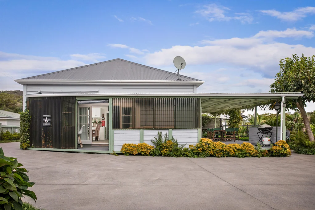 Waiomu 2 Slaapkamer The Essence of Tranquil, Refined Living
