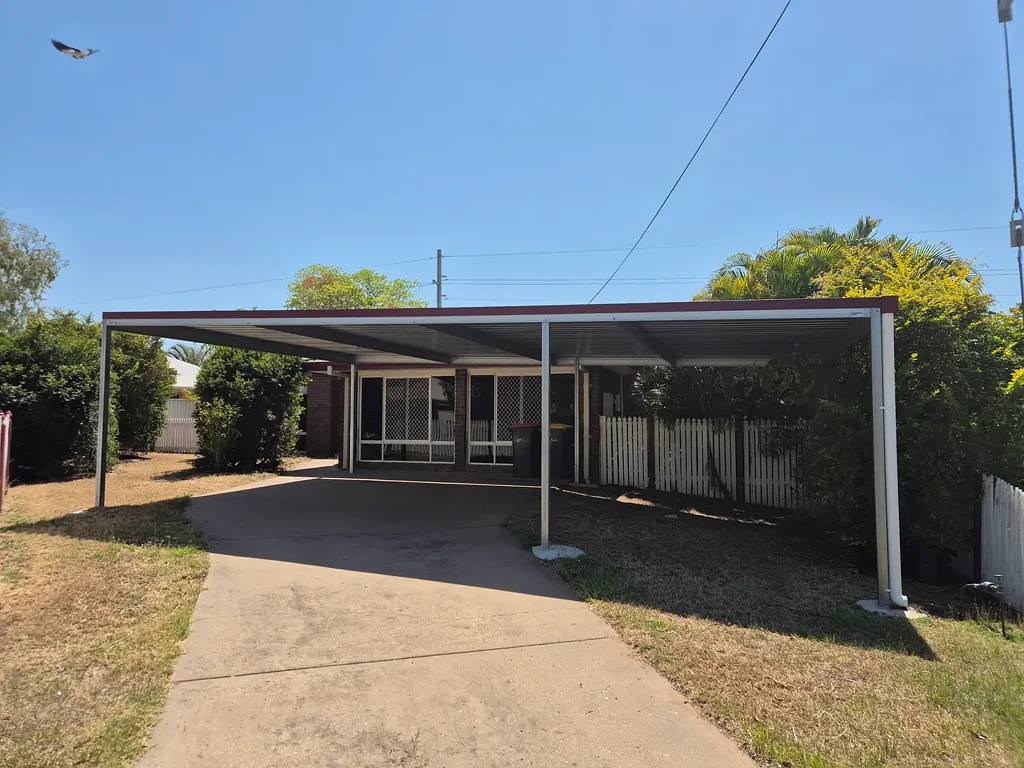6 Bedroom Property located on southside of Emerald