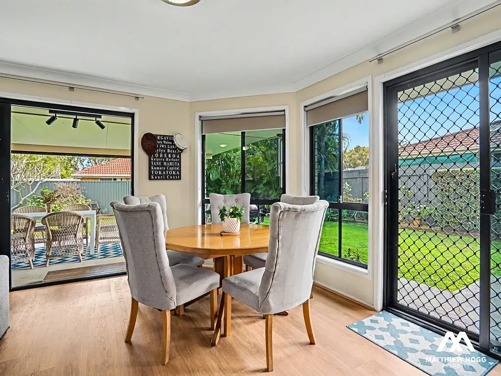 Wynnum West 4房 海湾区宁静祥和的大型家庭住宅 Large Family Home in Quiet, Peaceful Bayside Location