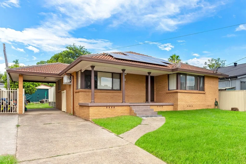 Merrylands 4બેડરૂમ Huge land with a house and a granny flat