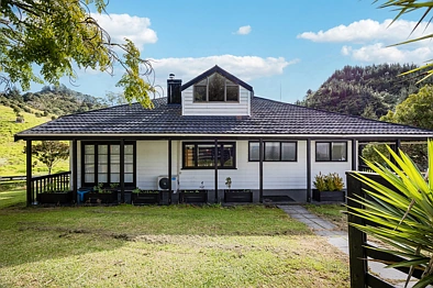 Puhoi 6침실 Home, Income, Subdivision and Wide-Open Skies!