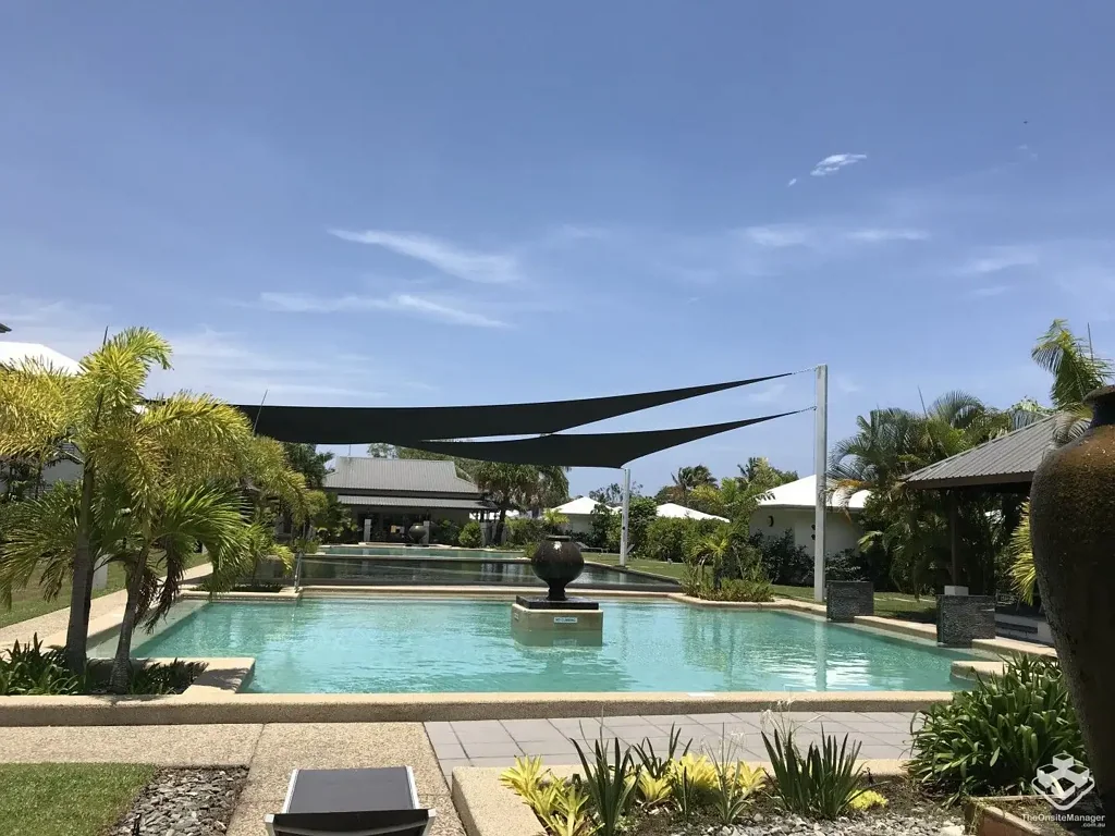 2 BEDROOM NON-FURNISHED UNIT IN TROPICAL RESORT STYLE APARTMENTS