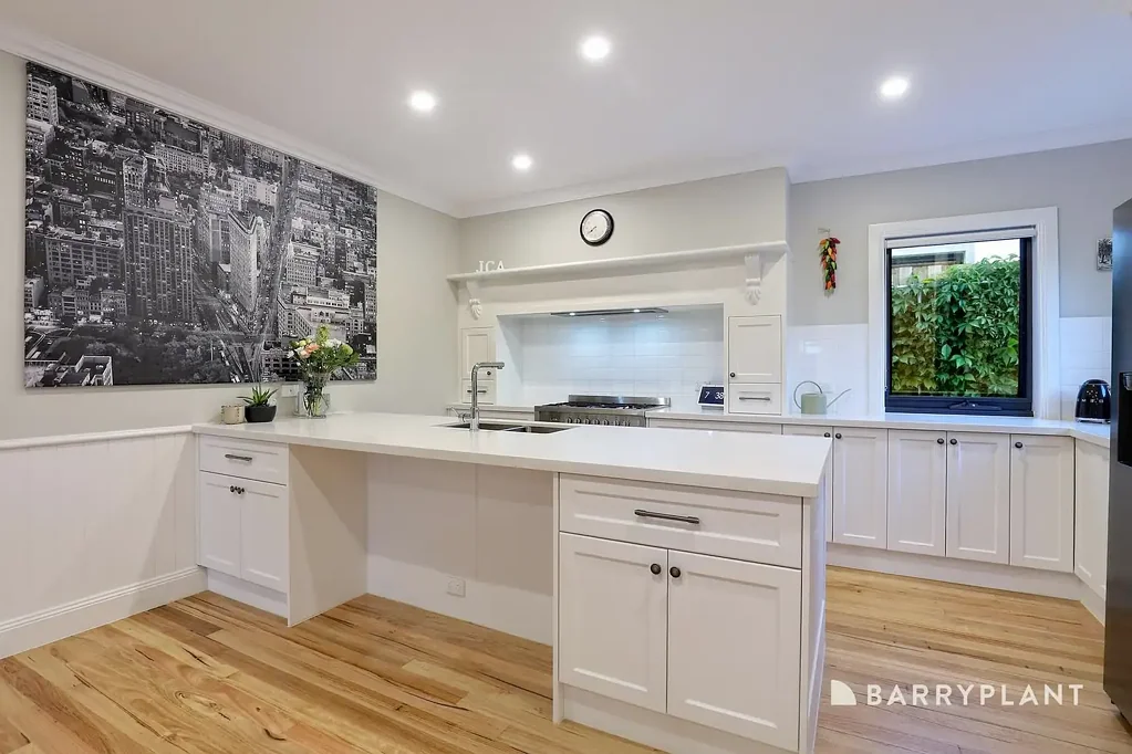 Emerald 3chambre Brand New Townhouse in the Heart of Town (off KINGS ROAD)  Your Perfect Home Awaits!