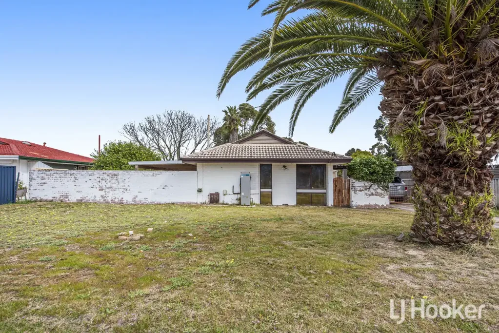 Pinjarra 3 Slaapkamer Affordable Investment Opportunity with Powered Workshop