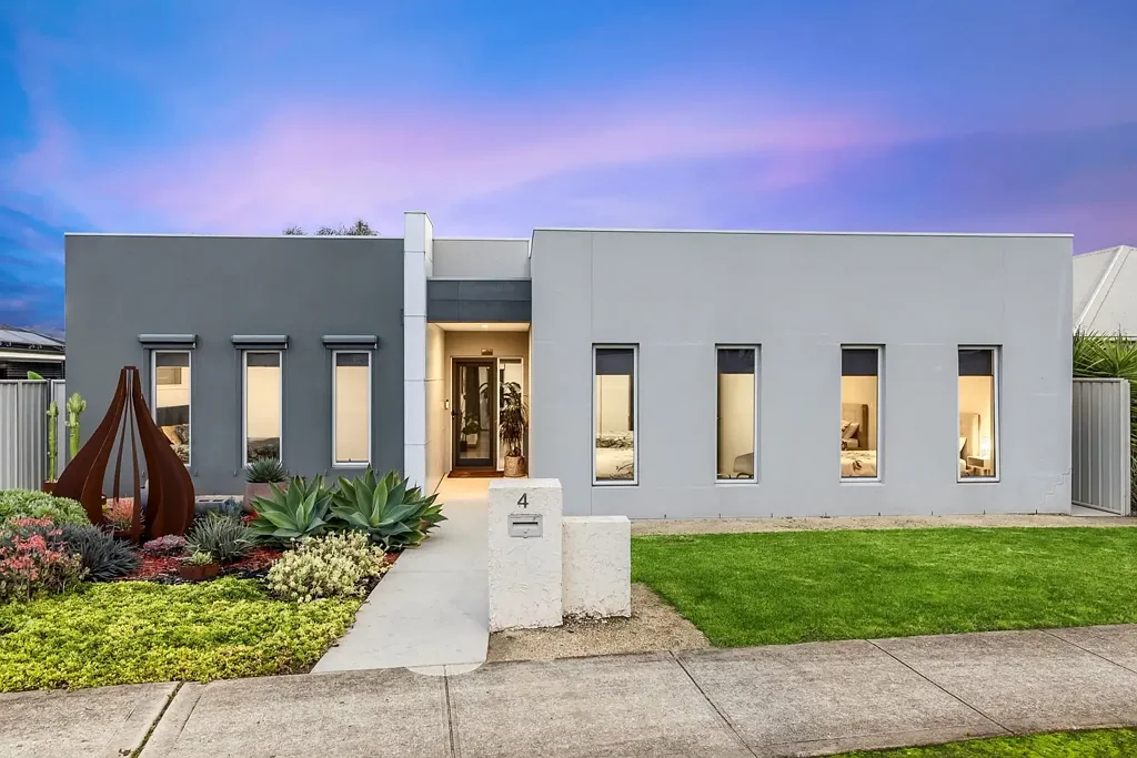 Leneva 3chambre A Refined Retreat in Wattle View Estate