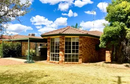 1 GUILLAN PL, Parkes