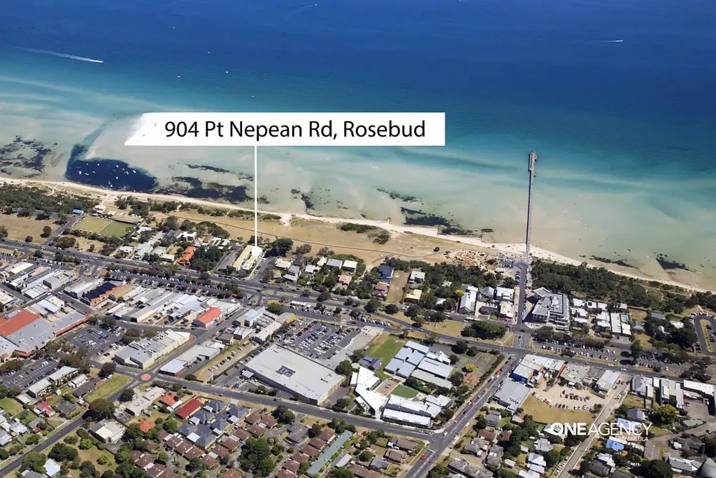 Rosebud 3房 几步之遥即达沙滩 — 纯粹海滨生活！ Steps to the Sand — Absolute Foreshore Living!