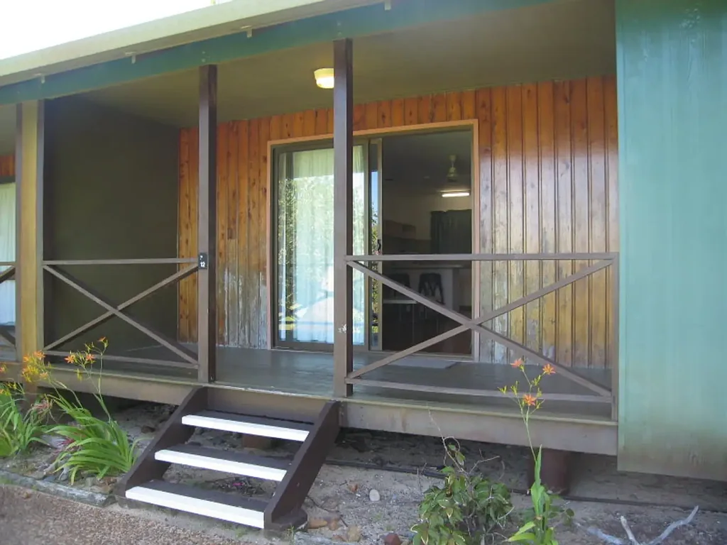 FURNISHED & SELF-CONTANIED UNIT WITH A BEACH FRONT VIEW
