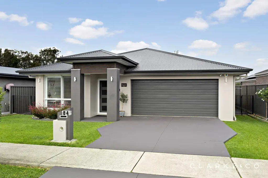 Rutherford 4房  A HIGH END FAMILY HOME WITH BEAUTIFUL RESERVE VIEWS!