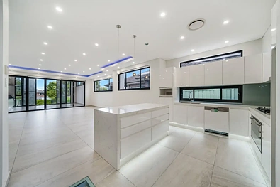 75A Tompson Road, Panania, NSW 2213, 5 rūma, 3 rūma horoi, Apartment