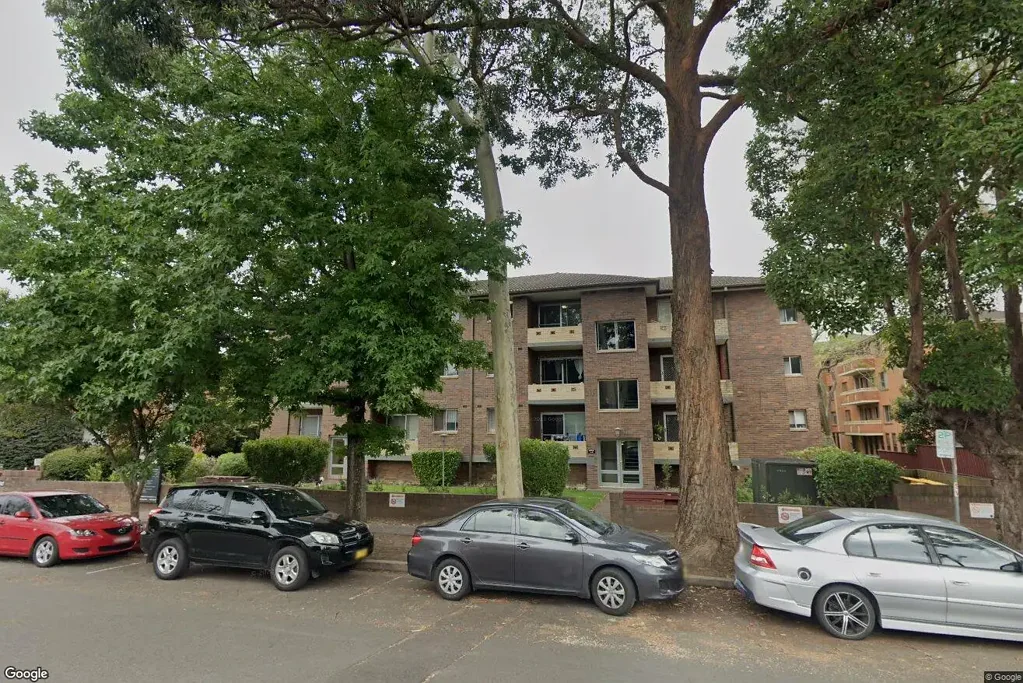 Bright Top-Floor 2-Bedroom Unit in West Ryde