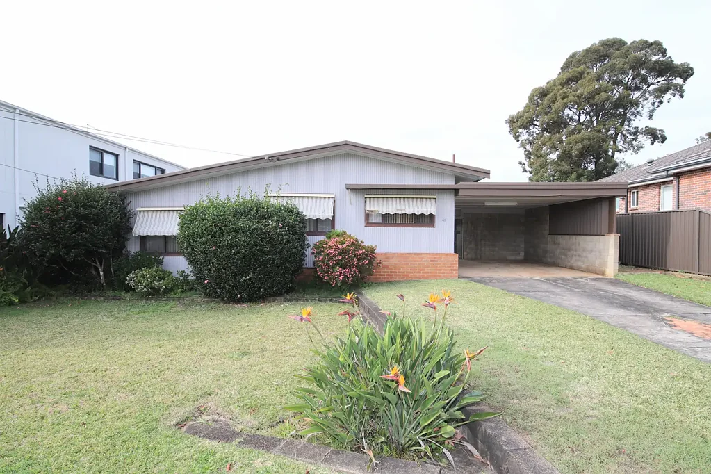 SPACIOUS FAMILY HOME IN A PEACEFUL PICNIC POINT SETTING