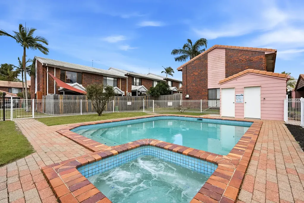 Woodridge 2બેડરૂમ Fully Renovated | Brick Built Townhouse | Safe Gated Complex