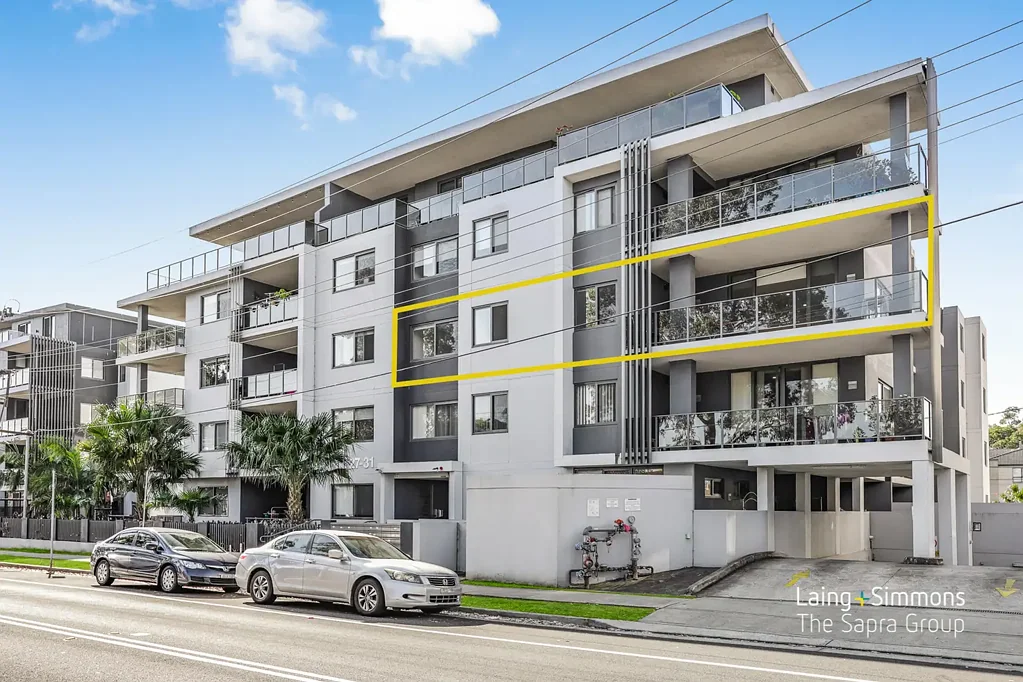 Wentworthville 3침실 Modern Living with Convenience and Comfort!
