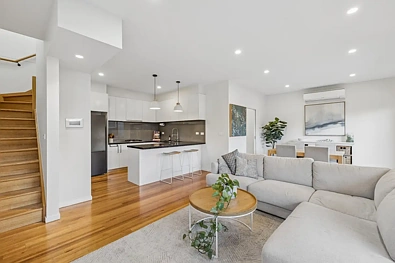 28 Hutchison Street, Niddrie, VIC 3042, 3房, 2浴, Townhouse