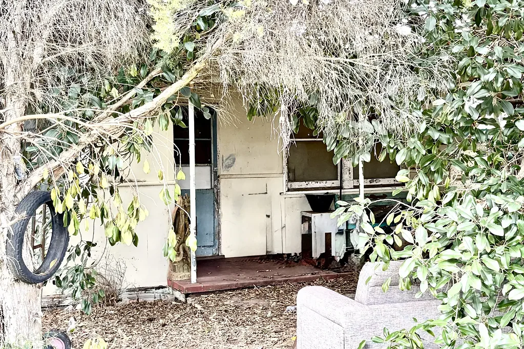 Lock 3 Slaapkamer AUCTION in accordance with Section 184 of the Local Government Act 1999 (SA)