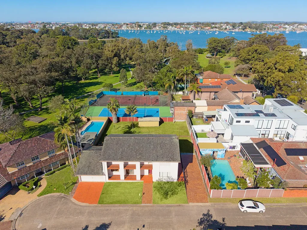 Blakehurst 5房 占地 1,150 平方米的卓越家庭住宅，潜力无限 Exceptional Family Residence on 1,150sqm with Outstanding Potential