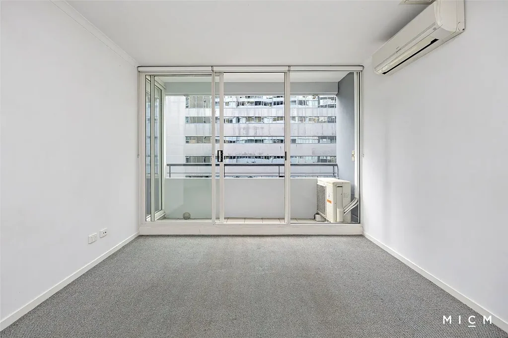 Great unit surrounded by parks and amenities!