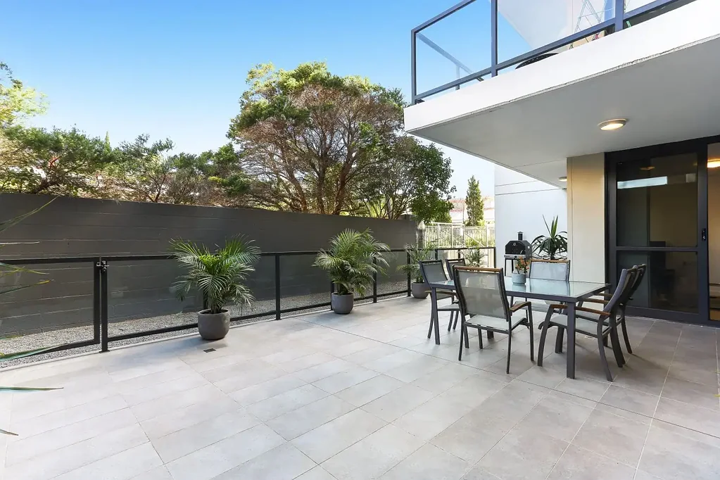 Substantial 141m2 Botanical Sanctuary Apartment: Space Meets Serenity