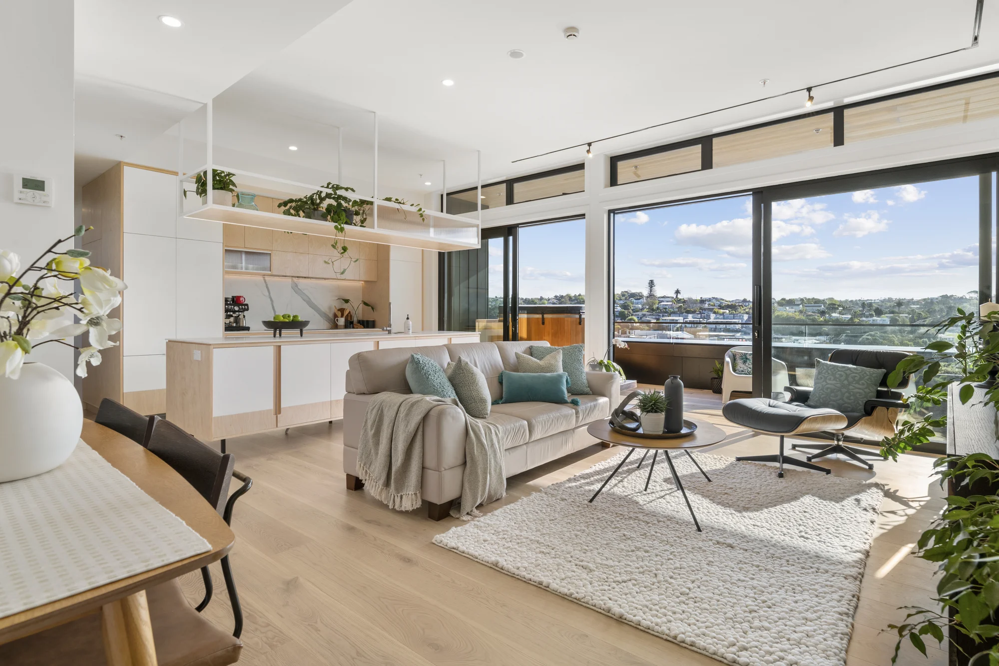 Browns Bay 2房  Stunning Beachside Penthouse