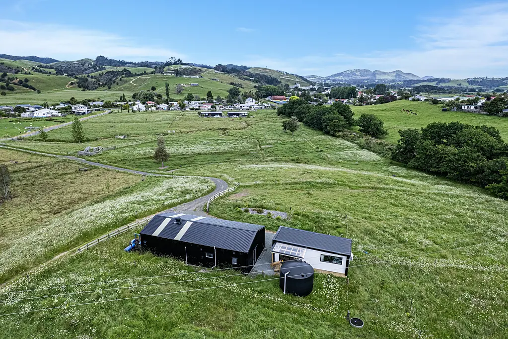 Hikurangi 1房  Where the Country meets future growth!