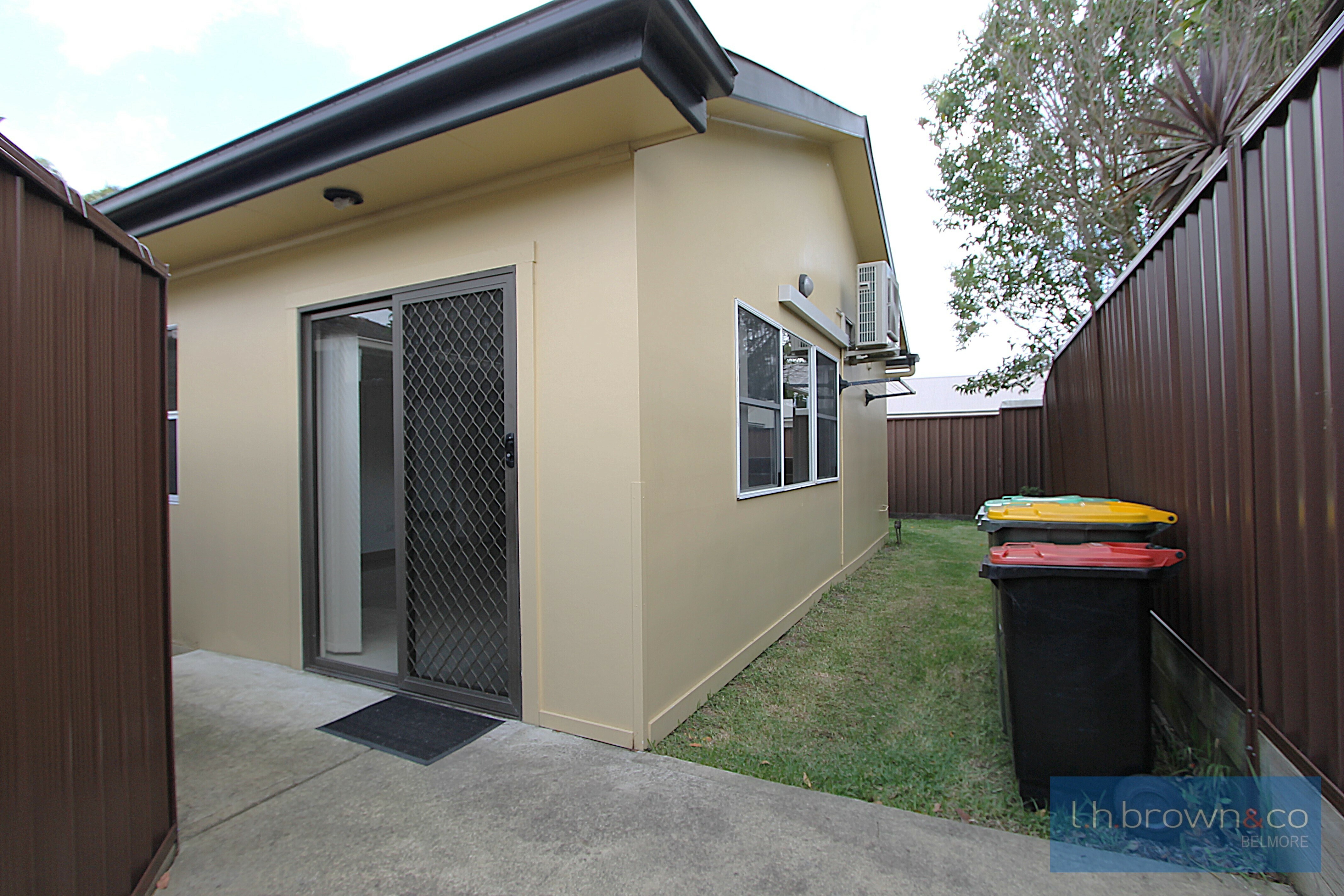 8A DAVID ST, GREENACRE NSW 2190, 0 rūma, 0 rūma horoi, Flat