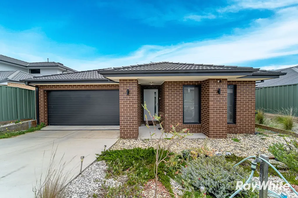 Spacious & Modern Family Living in a Prime White Hills Location