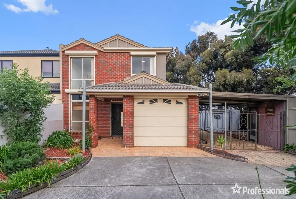 Modern & Updated Townhouse in Prime a Location!