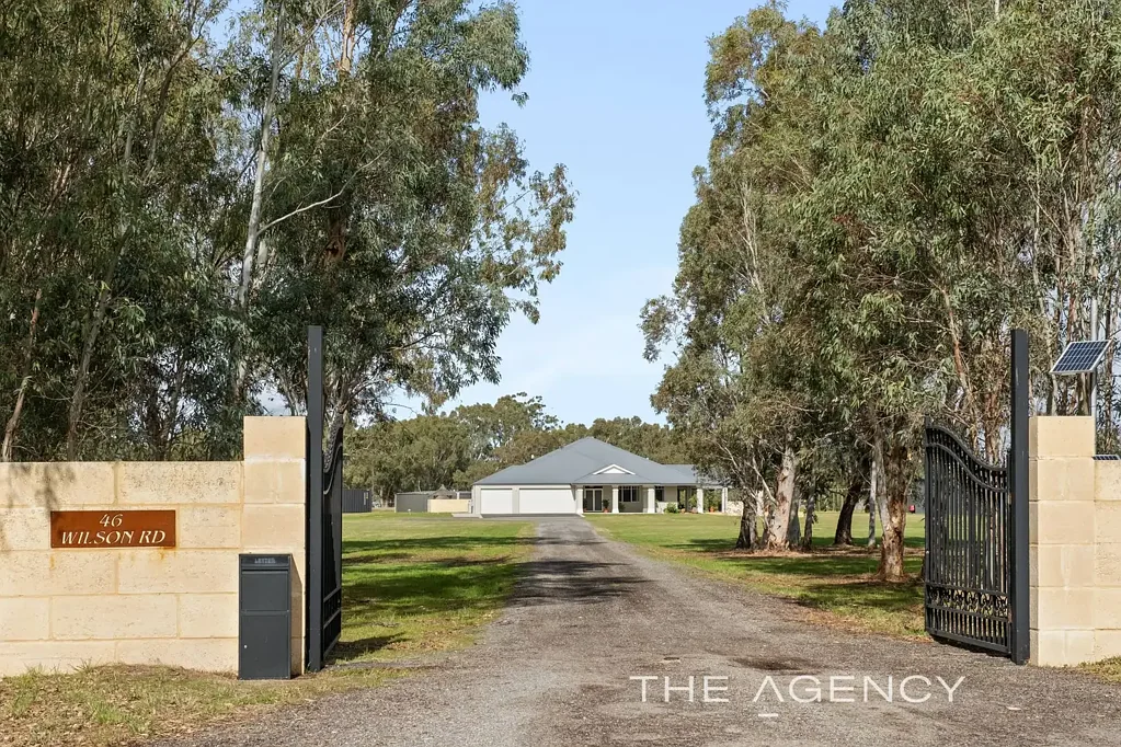 Middle Swan 4房  11.2 Acres, 8 Years Young Residence & Massive Shed - All Off Grid