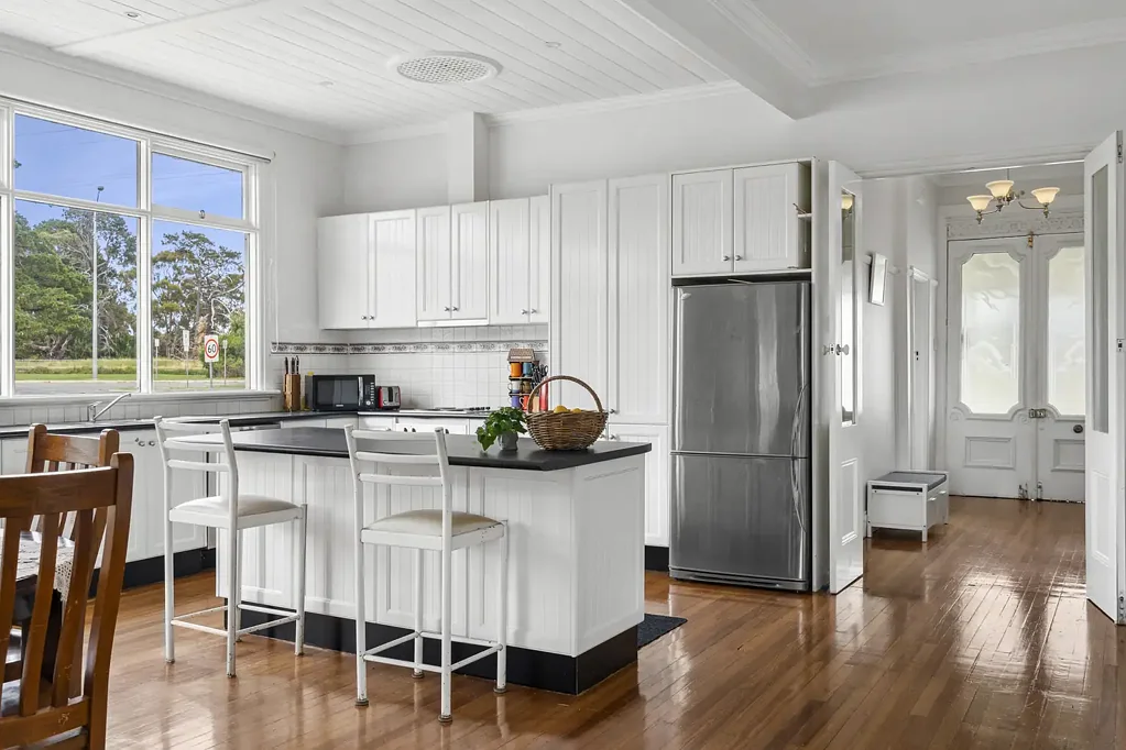 Clunes 4कमरा Golden Revival: A Charming 1920s Weatherboard Gem in Clunes