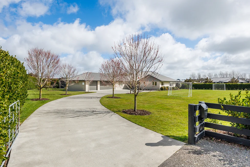 Feilding 4 Slaapkamer Doesn't come much better!