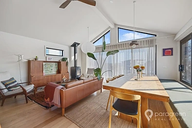 Sandy Point 3房  Luxury Tri-Level Home with Amazing Views