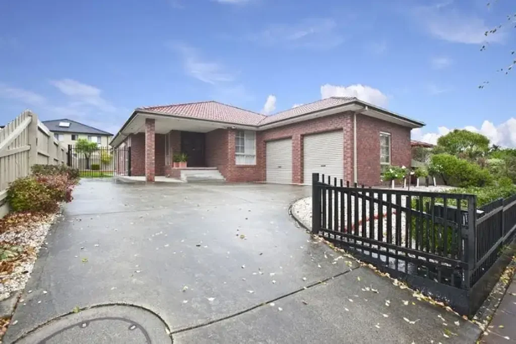 LYNBROOK LIVING!