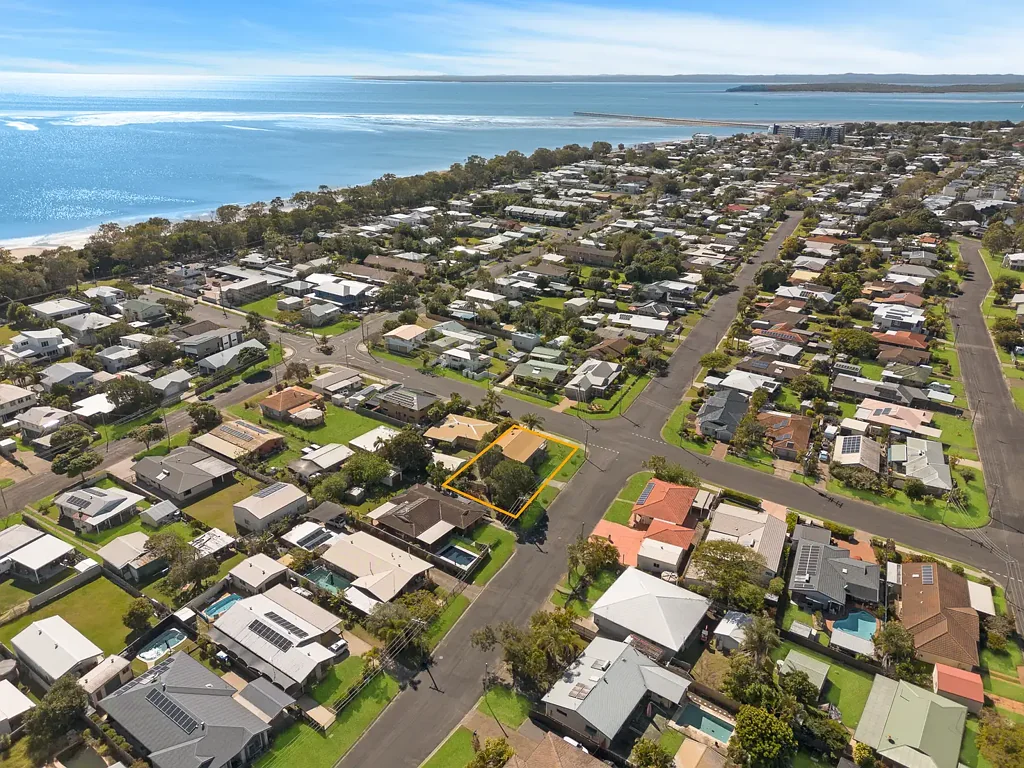 Urangan 3ਬੈੱਡਰੂਮ Beachside Opportunity in Urangan - First Time Ever on the Market!