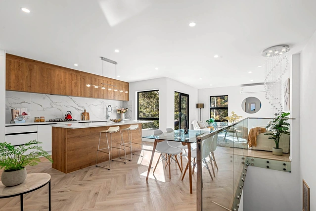 5B Saddleback Rise, Murrays Bay, North Shore City