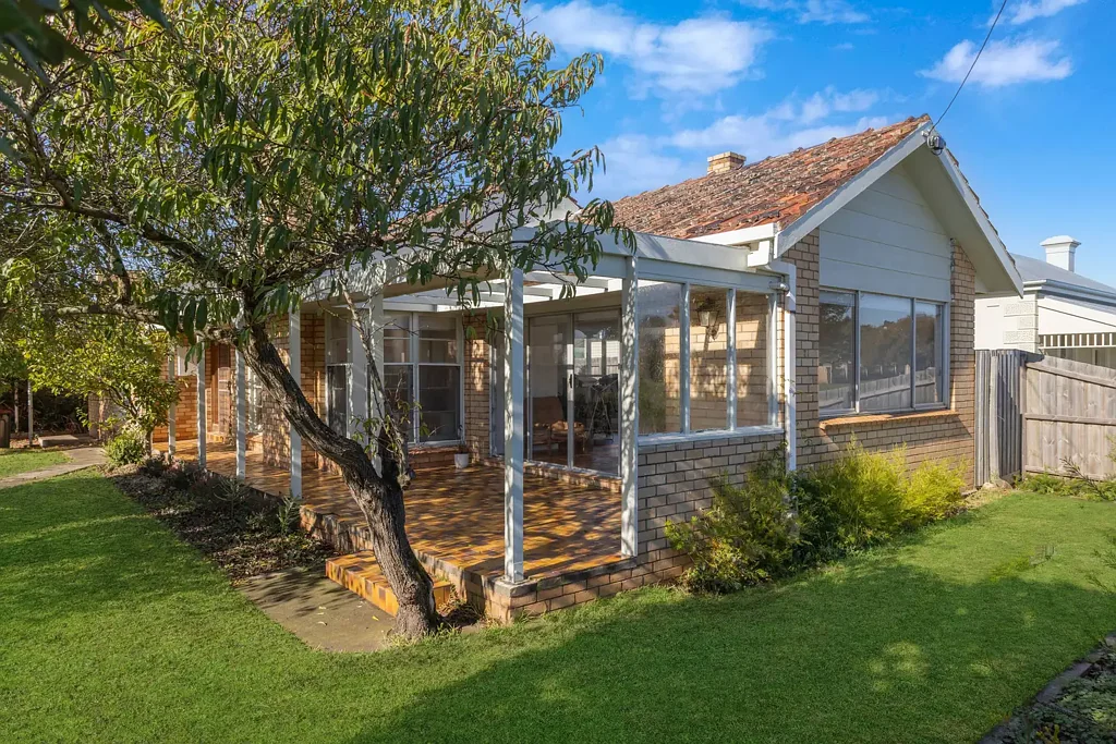 Warrnambool 4房  Mid Century Charm in a Blue Chip Lifestyle Location