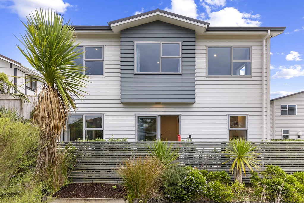 Newlands 3Moenga Sunny, Spacious & Modern Fee Simple Stunner