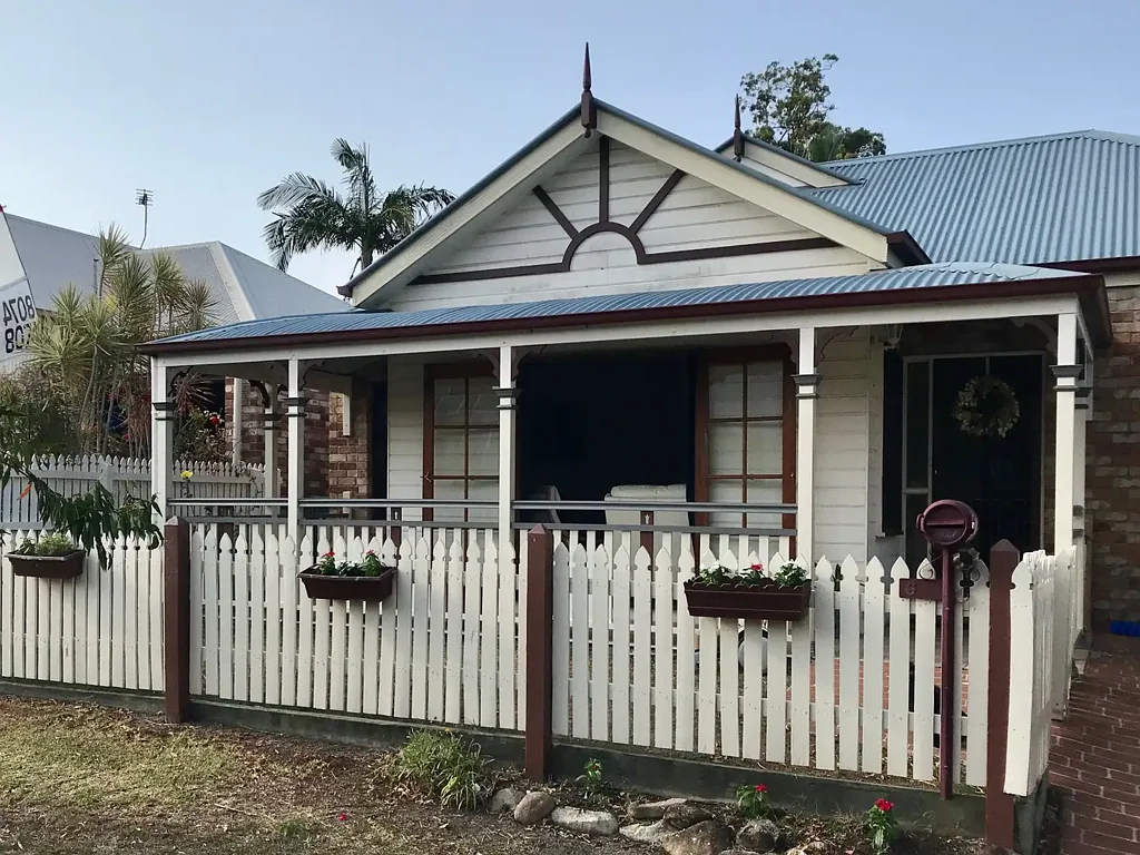 Cute Cottagey 3 bedroom home close to water