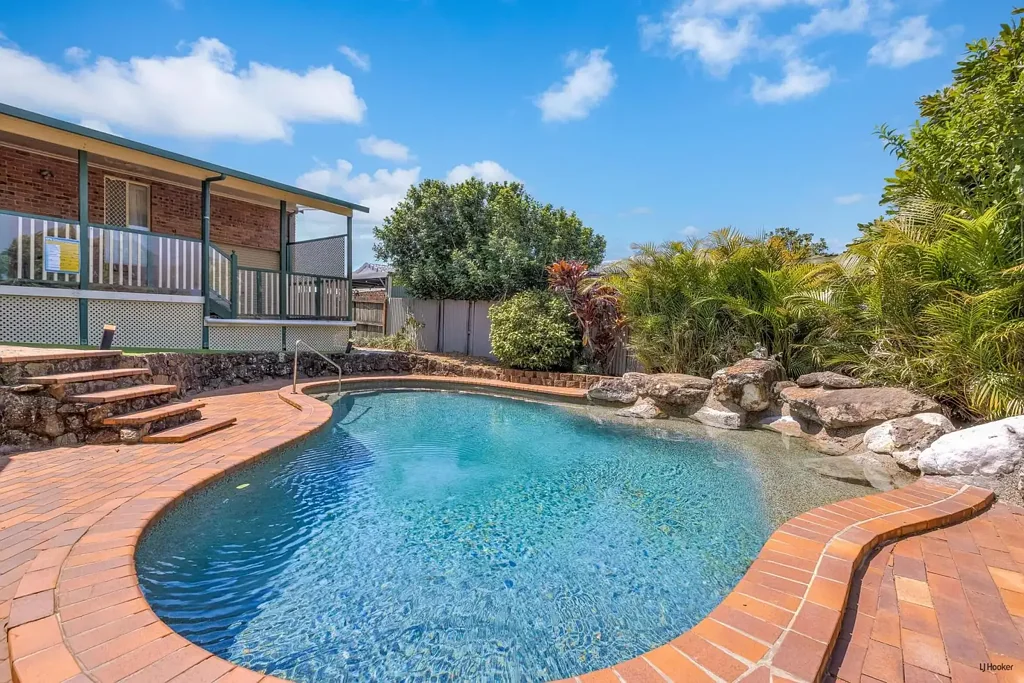 Banora Point 7房  Large Family Home with Granny Flat, Pool and Views