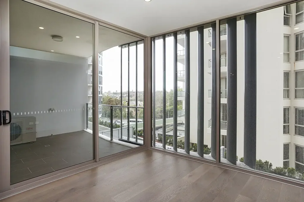 One bedroom with large balcony in Capitol