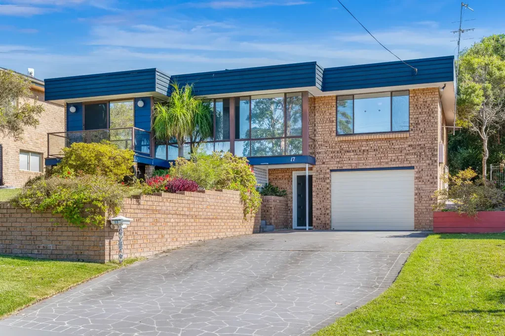 17 Torquay Drive, Lake Tabourie, NSW 2539
