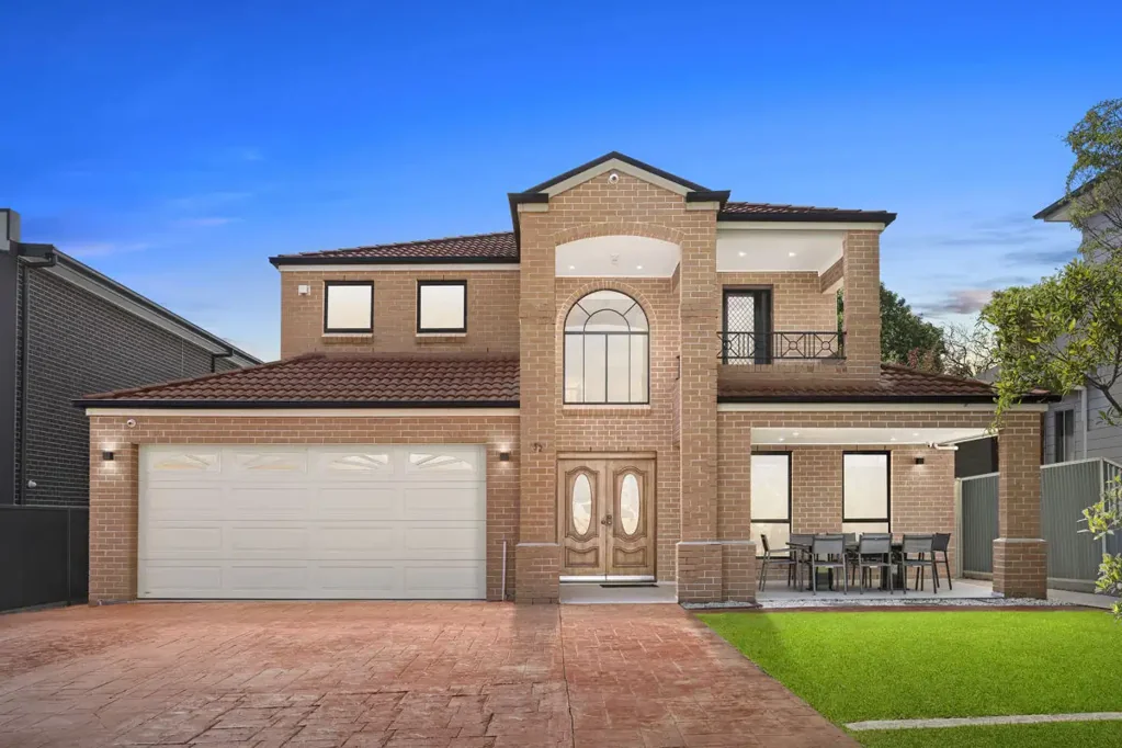 South Wentworthville 6部屋 EXCEPTIONAL LIVING WITH ALL THE TRIMMINGS