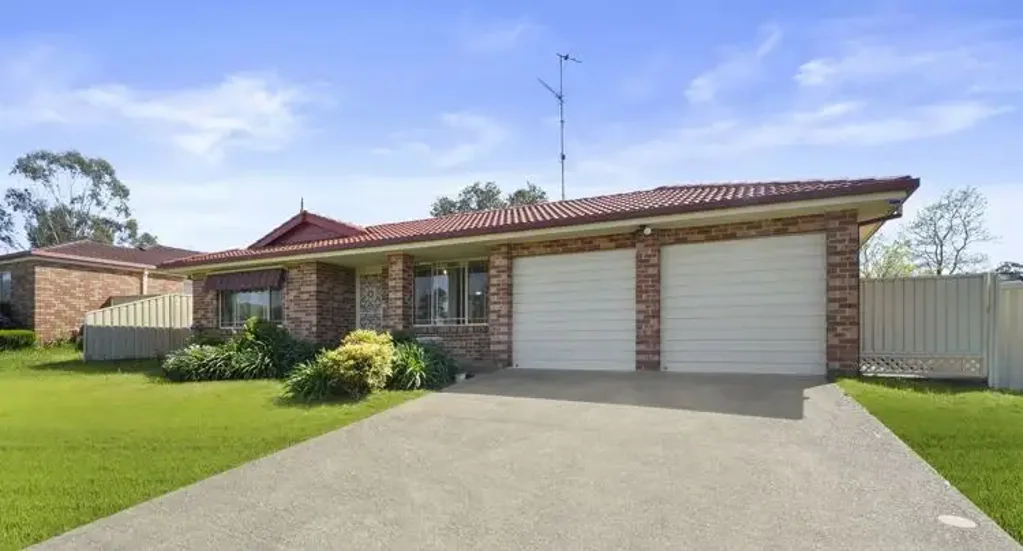 44 Larapinta Crescent, St Helens Park, NSW 2560